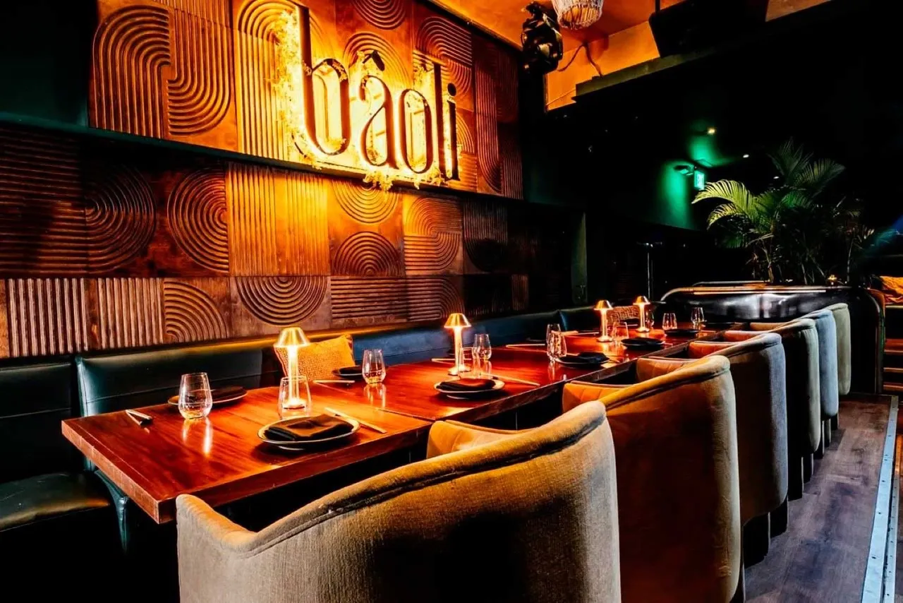 Dining room under the BÂOLI sign